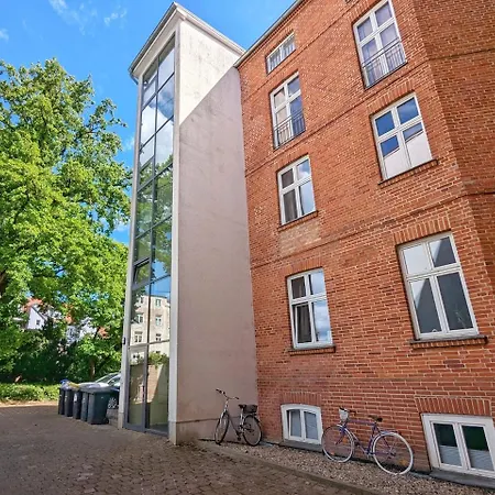 Wohnglueck Direkt Am Pfaffenteich シュヴェリーン